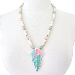vtg 80s stone & shell necklace w Mop leaf pendant